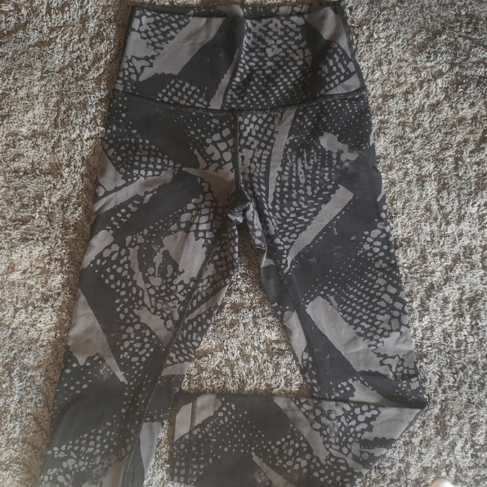 Lululemon leggings size 4